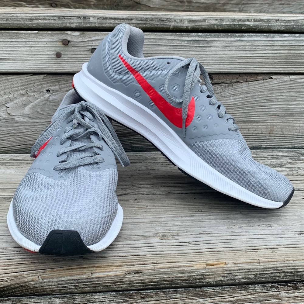 Nike Running Shoe ♥️☑️⚪️